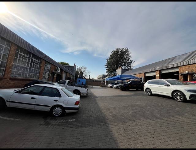 301M² WAREHOUSE FOR SALE IN ISANDO
